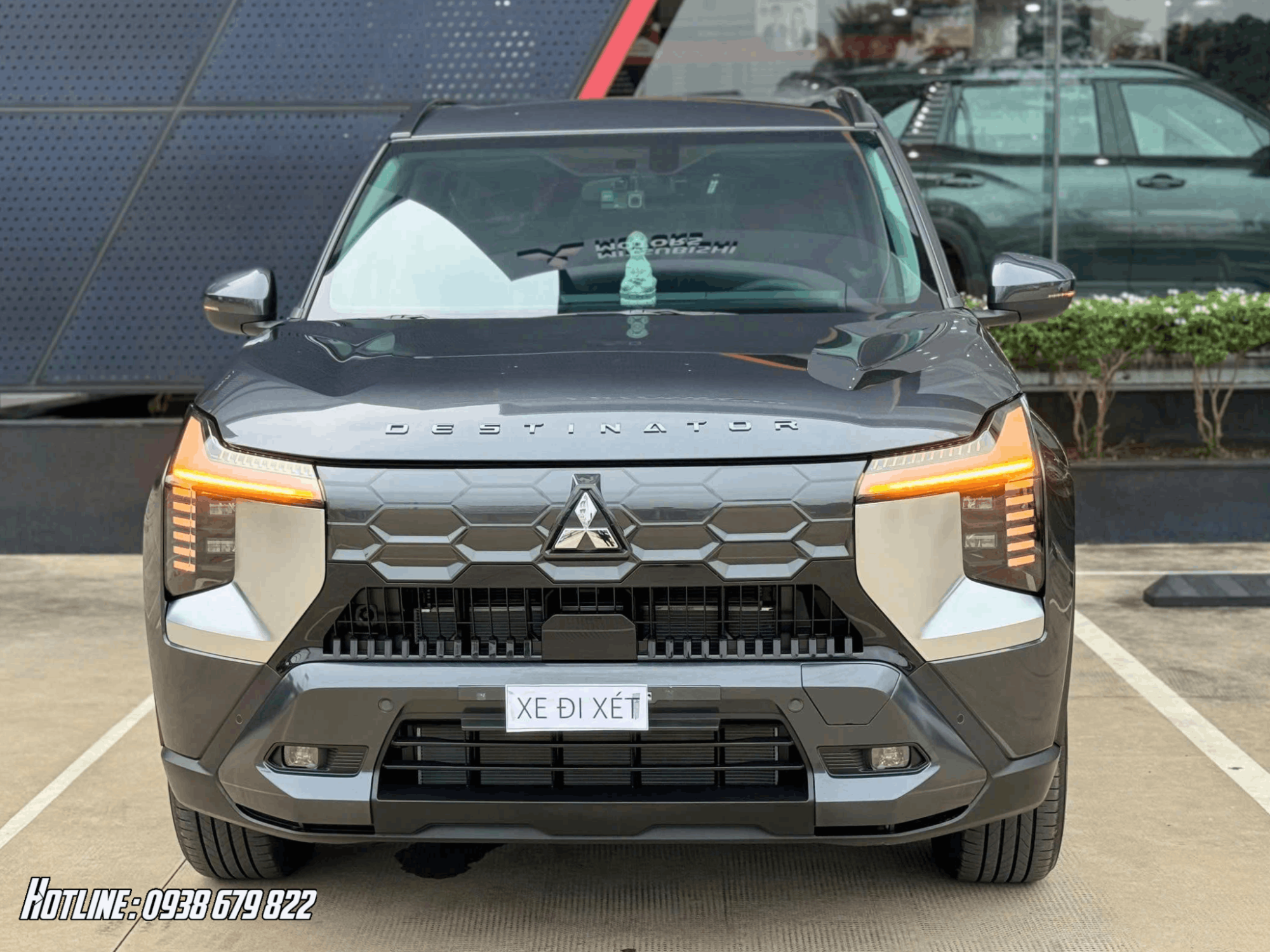 Giá xe Mitsubishi Destinator 2026 màu Xám